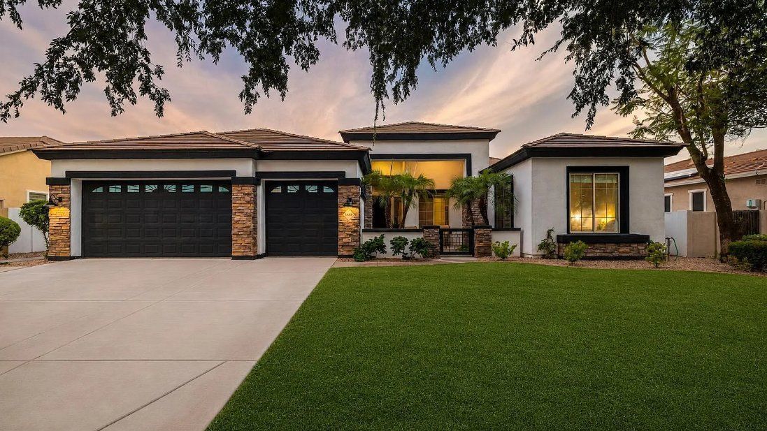 2989 E Comstock Dr